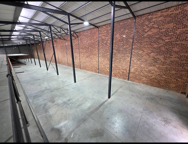 2,342M² WAREHOUSE TO LET IN ORMONDE